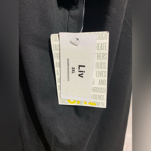 Lularoe Liv Dream On Rainbow Black Shirt - Picture 6 of 9